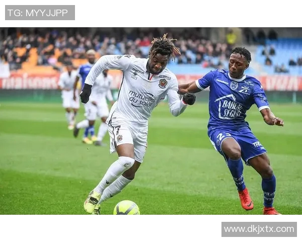 法乙联赛精彩对决朗斯主场迎战红星球队全力争胜